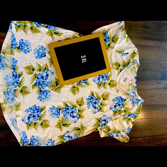 Floral top - Picture 1 of 1